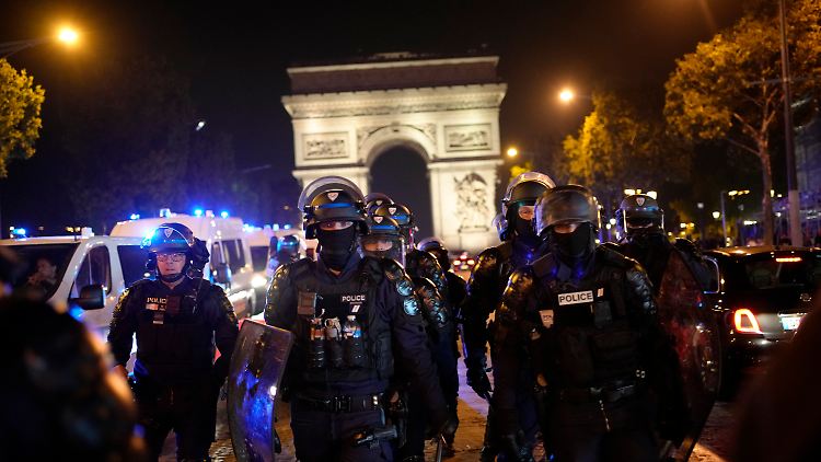 In der Nacht zu Montag verzeichnete die Polizei deutlich weniger Festnahmen.