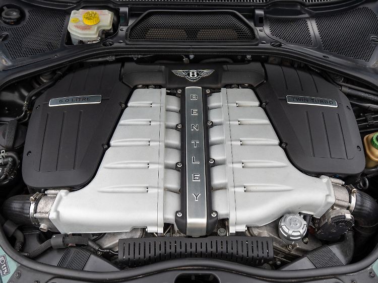 Weil der W12-Motor mit zwei Turboladern bestückt wurde, stieg die Leistung des Bentley Continental auf 560 PS.