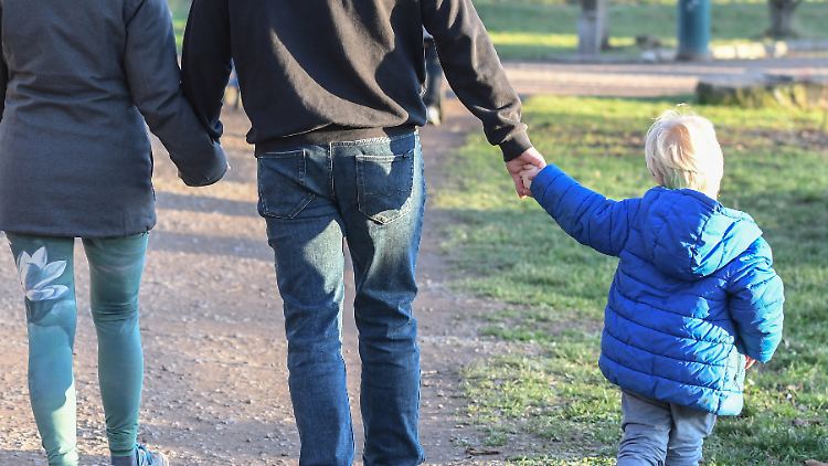 Haushalte, die mehr als 150.000 Euro Jahreseinkommen haben, sollen künftig kein Elterngeld mehr beantragen können.