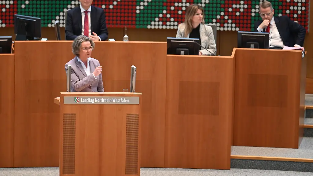 Ina-Scharrenbach-CDU-Ministerin-fuer-Heimat-Kommunales-Bau-und-Digitalisierung-des-Landes-Nordrhein-Westfalen