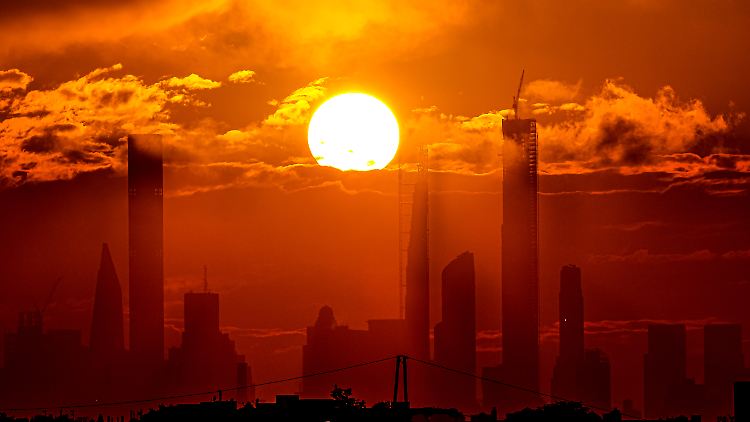 Aerosole in der Luft tragen dazu bei, dass weniger Sonnenlicht den Erdboden erreicht - sie haben einen kühlenden Effekt.