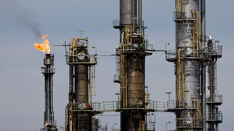 Die chemische Industrie leidet besonders unter den hohen Energiekosten.