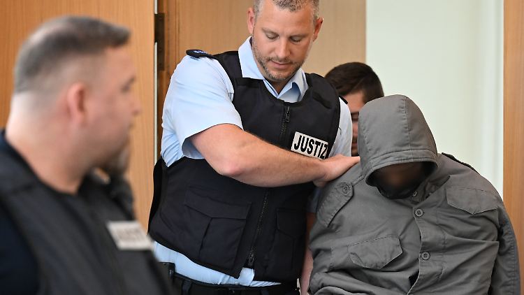 Der Angeklagte muss lebenslang in Haft.