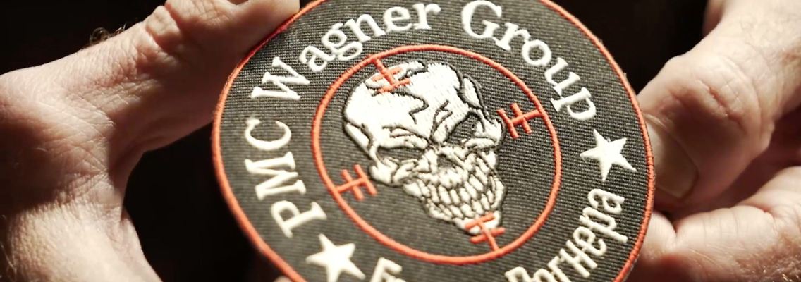 Die militärischen Erfolge Russlands wurden in letzter Zeit zunehmend nicht von der regulären Armee, sondern von den Milizionären des Kommandos Wagner erzielt. Diese Männer machen ein Viertel der russischen Streitkräfte aus und sind mittlerweile unentbehrlich geworden.