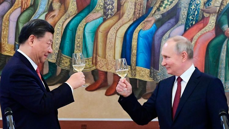 Pakt gegen jede Einmischung aus dem Westen: Chinas Staatschef Xi bei seinem Besuch in Moskau im März. 