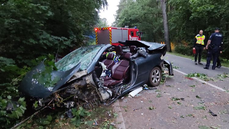 Warum der 38-Jährige mit seinem Wagen von der Straße abkam, ist noch unklar.
