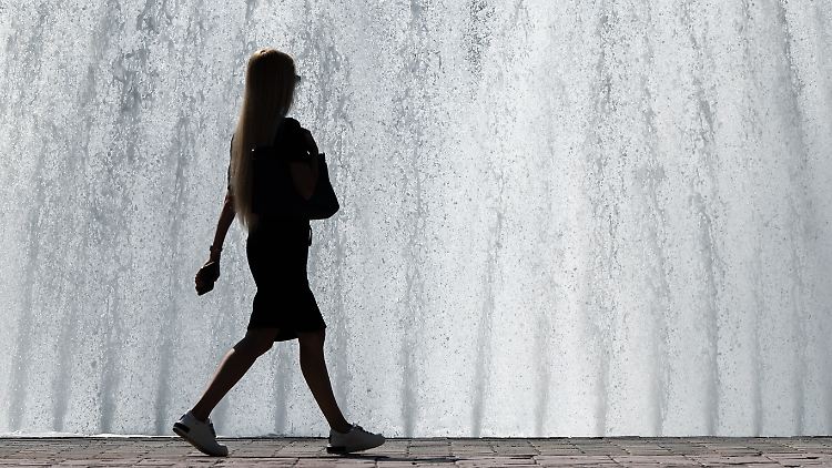 Ein Brunnen in Belgrad sorgt für Abkühlung: Der Hochsommer auf der Nordhalbkugel steht noch bevor. 