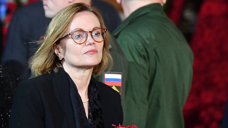 Die britische Botschafterin in Moskau, Deborah Bronnert, appelliert an ihre Landsleute, Russland zu verlassen. 