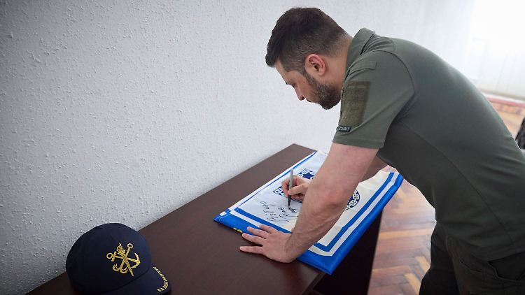 Wären genug Waffen und Munition vorhanden gewesen, hätte die Gegenoffensive früher starten können, sagt Selenskyj.