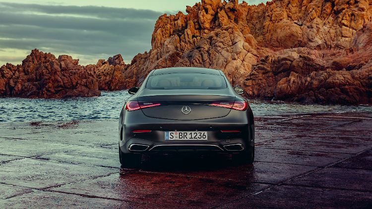 Graziles Lichtdesign macht den CLE fein. Trapezförmige Auspuffendrohre sind neu bei Mercedes, allerdings jetzt auch nicht die kreativste Idee der Welt. Insgesamt geht das Coupé jedoch als eleganter Tourer durch.