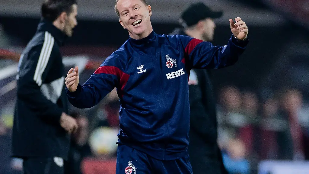 Koelns-Trainer-Timo-Schultz-aergert-sich