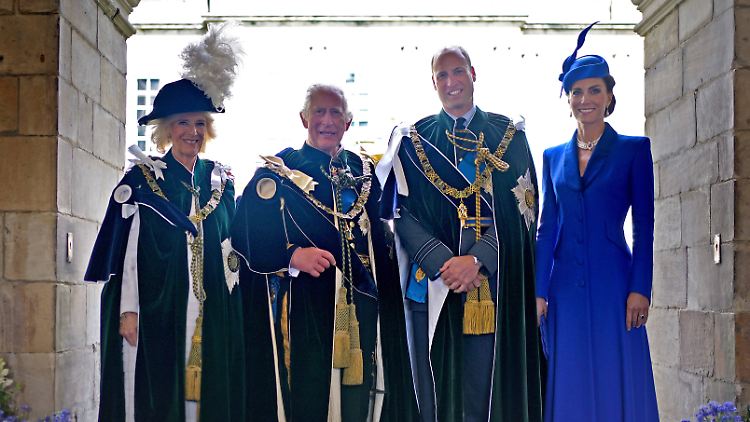 Adults only in Edinburgh: Camilla, Charles, William und Kate.