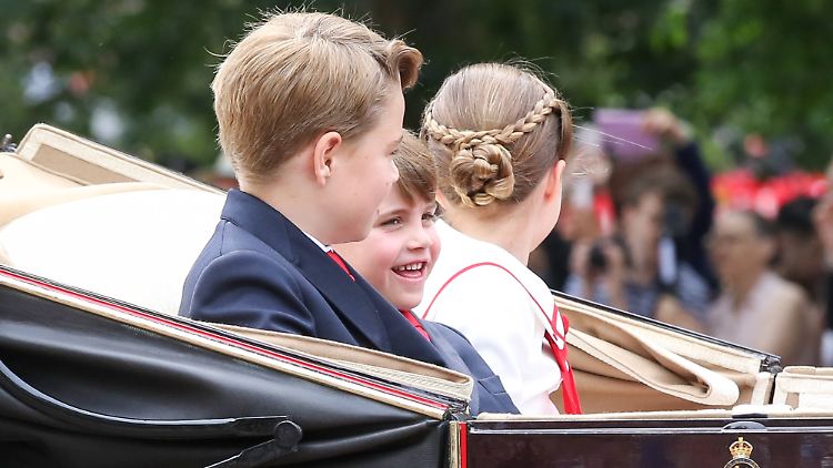 Bei der Krönung in London waren George, Louis und Charlotte (v.l.n.r.) natürlich dabei.