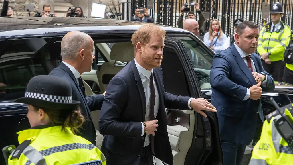 Prinz-Harry-hat-seinen-Rechtsstreit-um-seine-Sicherheitsvorkehrungen-verloren-In-Zukunft-soll-er-also-bei-Besuchen-in-Grossbritannien-nicht-denselben-Schutz-erhalten-wie-seine-royalen-Familienmitglieder