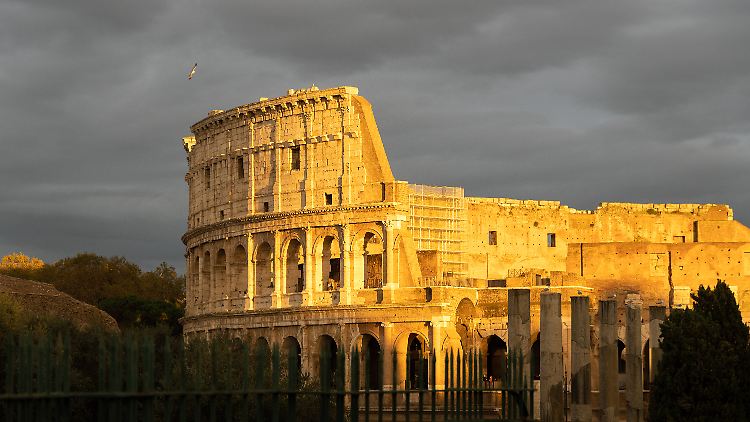 Das rund 2000 Jahre alte römische Wahrzeichen gehört zu den beliebtesten Touristenattraktionen in Italien.