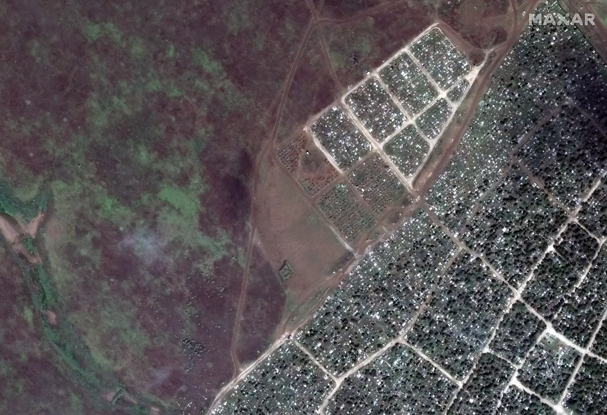 Ein-Satellitenbild-zeigt-einen-Friedhof-in-Russland
