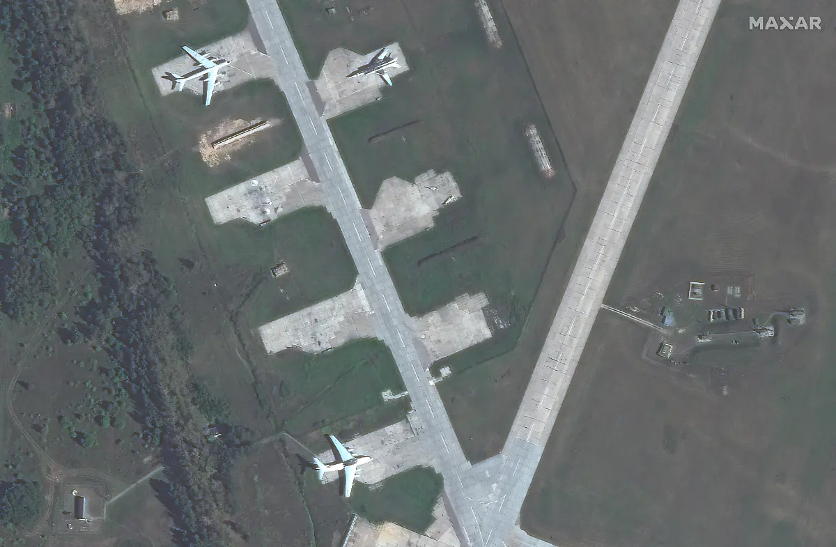 Ein-Satellitenbild-zeigt-einen-russischen-Luftwaffen-Stuetzpunkt