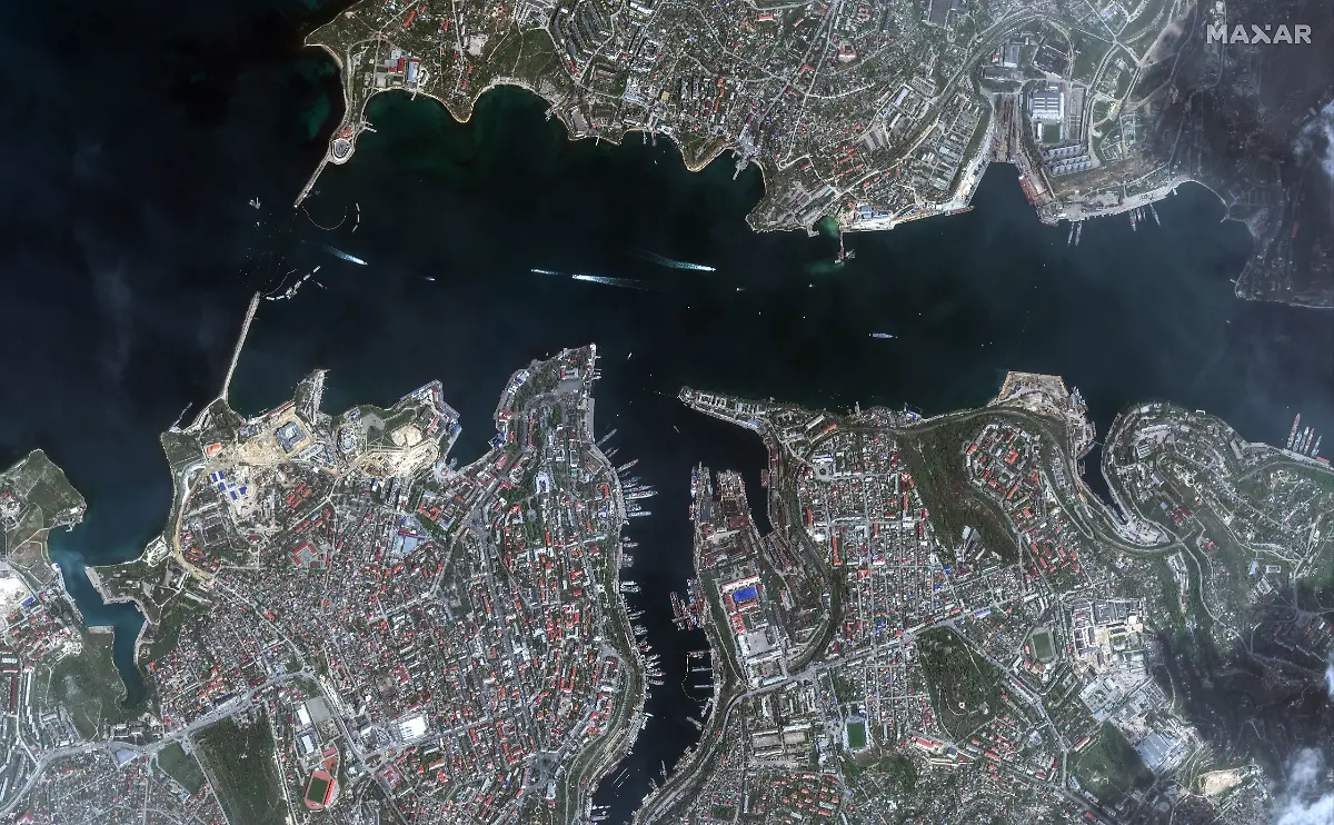 Ein-Satellitenbild-zeigt-den-Hafen-von-Sewastopol