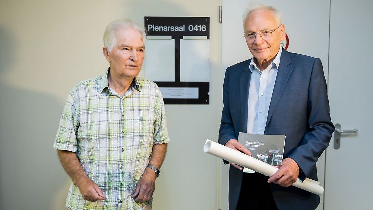 Kläger wie Bodo Berwald (links) und Götz Aly argumentierten mit der historischen Bedeutung des Straßennamens.