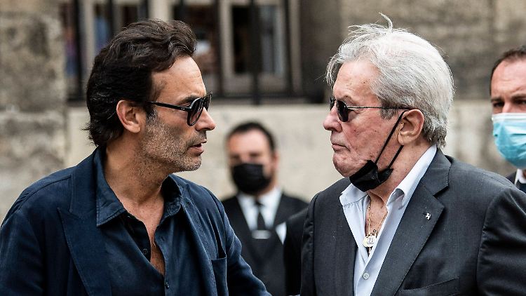 Alain Delon und sein Sohn Anthony auf der Beerdigung von Jean Paul Belmondo im September 2021.