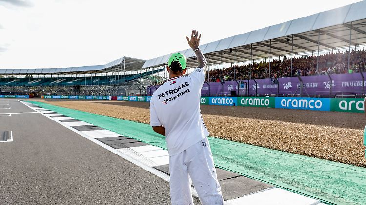 Lewis Hamilton hofft, dass die Menschen sich von der Rennstrecke fernhalten.