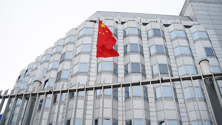 Die chinesische Botschaft in Berlin. China bestreitet die Existenz von Übersee-Polizeistationen in Deutschland.