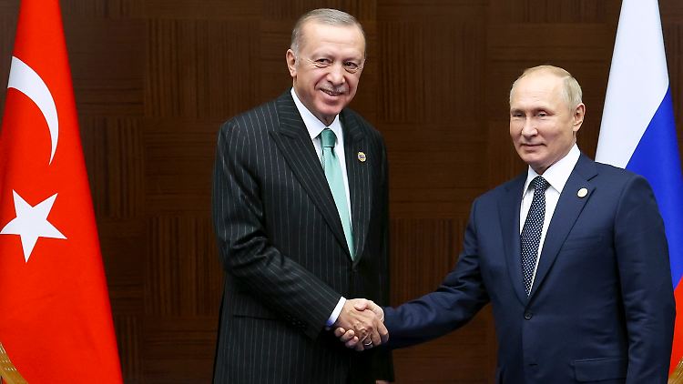 Kremlchef Putin und der türkische Präsident Erdogan bei einem Gipfeltreffen in Kasachstan im Oktober 2022. 