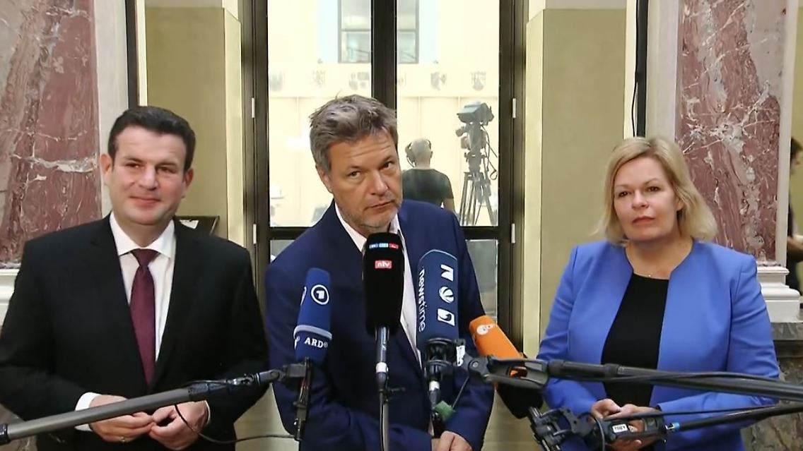 HabeckSchulter.JPG