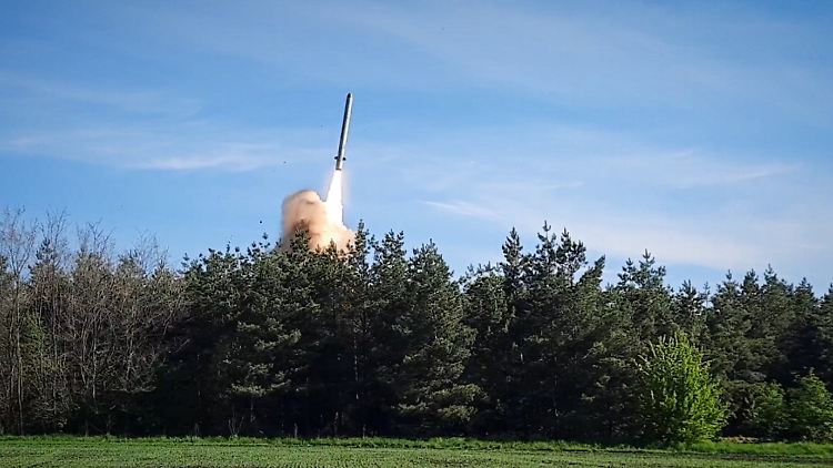 Russland verfügt über Systeme für ballistische Kurzstreckenraketen - wie dieses vom Typ 9K720 Iskander.