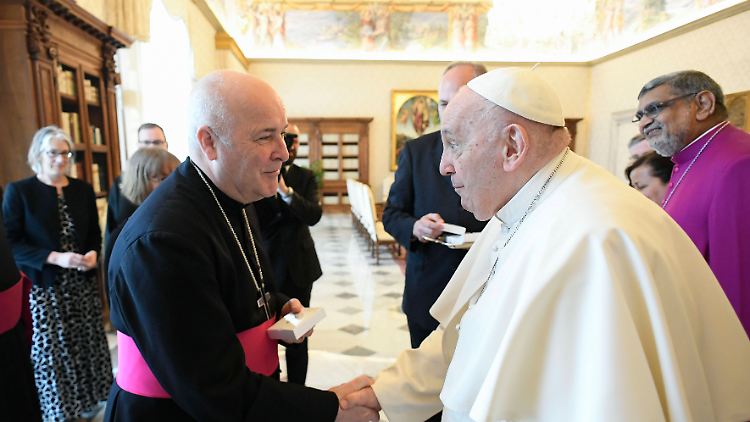 Papstaudienz Ende Mai: Der Erzbischof von York, Stephen Cottrell, dürfte seine Kritik am "Vater unser" eher nicht mit Franziskus abgesprochen haben. 