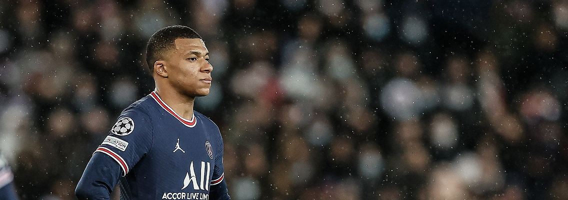 Kylian Mbappe soll seinem Club mitgeteilt haben, dass er die Option auf eine Vertragsverlängerung nicht zieht.