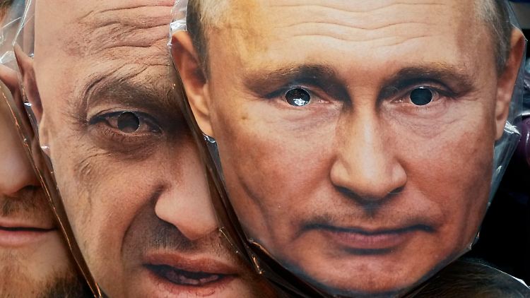 Masken mit den Konterfeis von Putin und Prigoschin.
