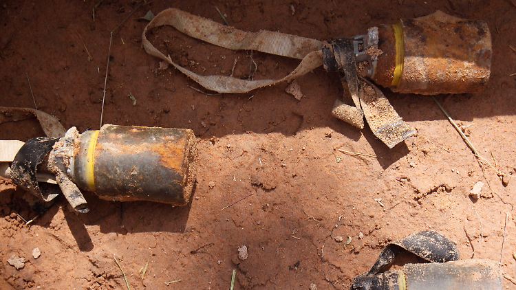 Nicht explodierte Streumunition in Kambodscha. Bis heute gebe es immer noch Sprengsätze aus dem Vietnamkrieg, die noch nicht unschädlich gemacht wurden.
