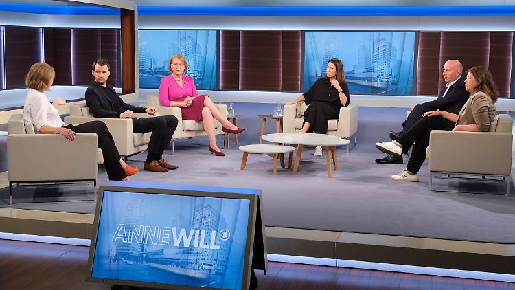 Ministerin Lisa Paus verteidigte bei Anne Will ihre Pläne zur Elterngeld-Kürzung für Besserverdienende. 