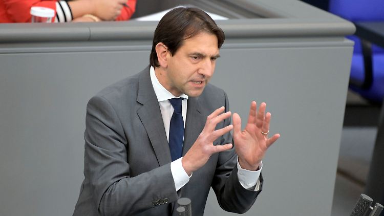 Die Koalition müsse "ihre dirigistischen Vorgaben für neue Heizungen in Bestandsbauten ganz streichen", sagte der stellvertretende CDU-Vorsitzende Andreas Jung.
