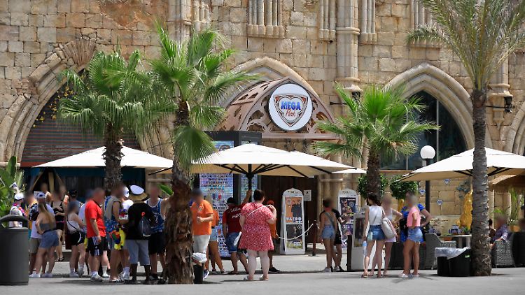 Der diesjährige Run auf die Insel begann bereits im Frühjahr mit den Opening Partys der großen Diskotheken.