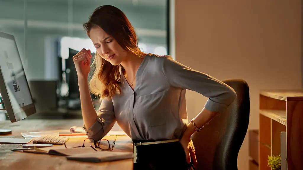 Rueckenschmerzen-koennen-unseren-Alltag-stark-einschraenken-Vorbeugung-ist-deshalb-wichtig