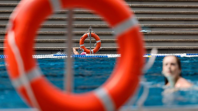 Laut Angaben der Deutschen Lebensrettungsgesellschaft gehört Ertrinken zu den häufigsten Unfalltodesursachen für Kinder.