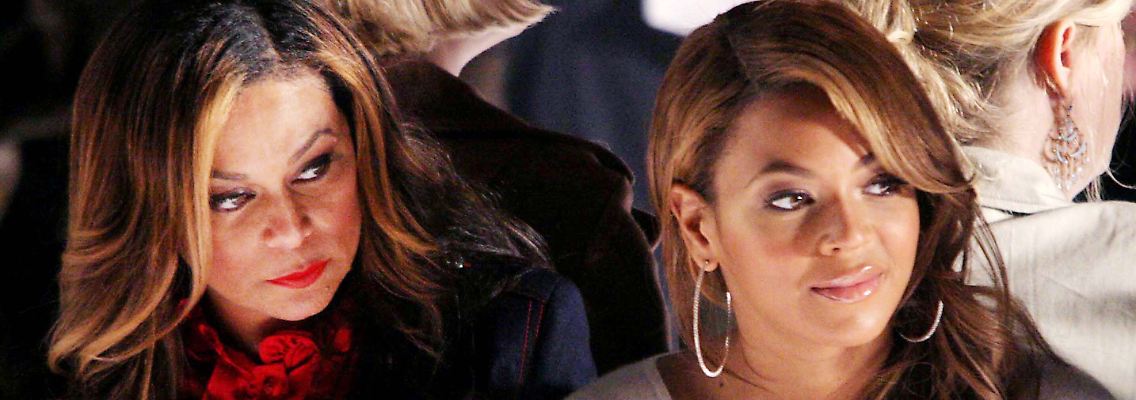 Beyoncés Mutter Tina Knowles (l.) wurde Opfer von Dieben.
