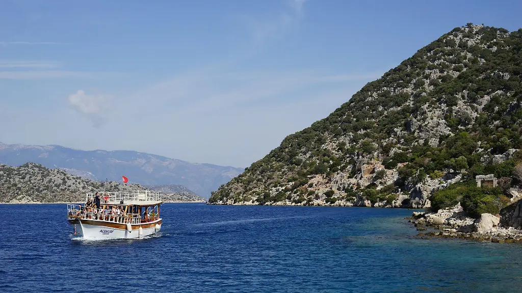 Beliebte-Sonnenzielen-wie-die-tuerkische-Riviera-sind-fuer-die-Sommerferien-2024-im-Schnitt-acht-Prozent-guenstiger