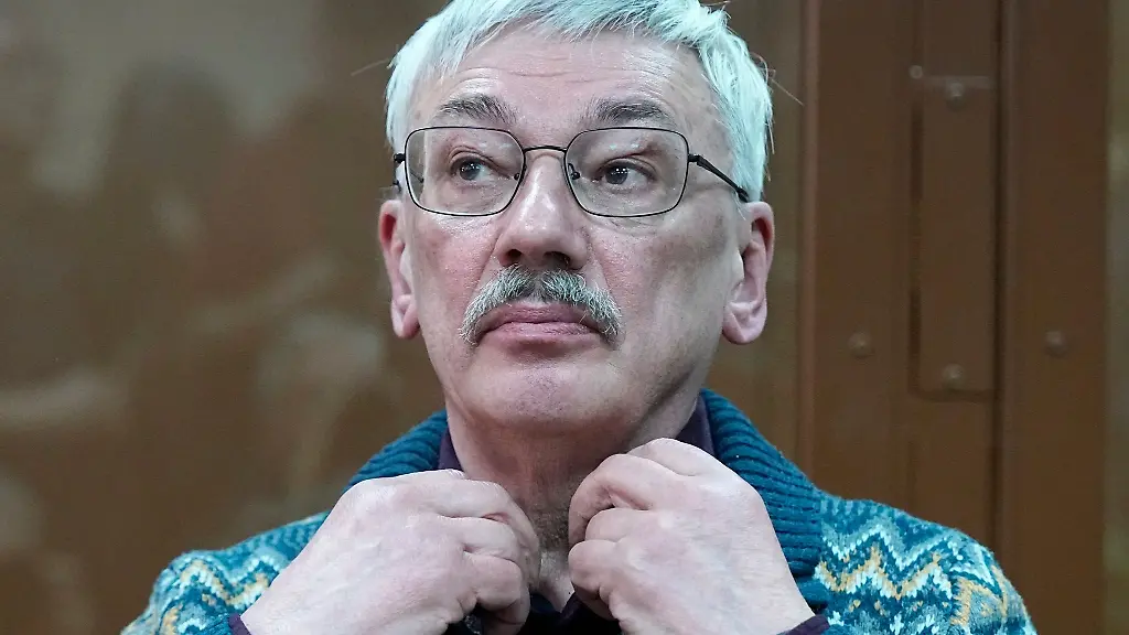 Oleg-Orlow-muss-hinter-Gitter