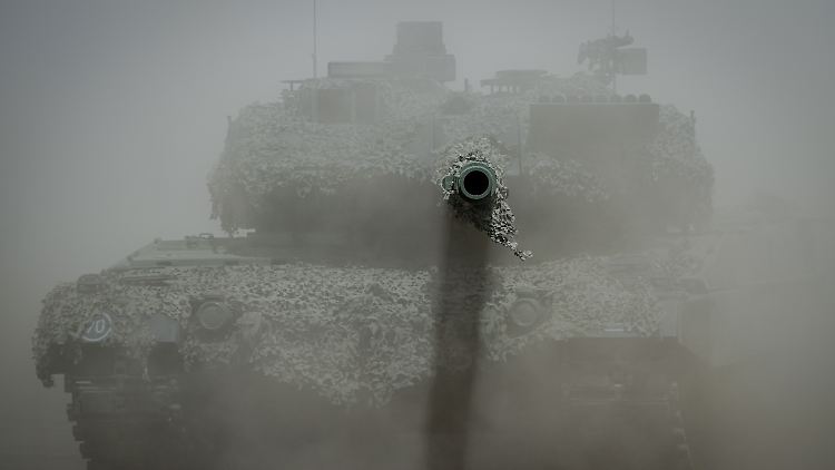 Ein Leopard-Kampfpanzer bei der NATO-Übung "Griffin Storm" Ende Juni in Litauen.