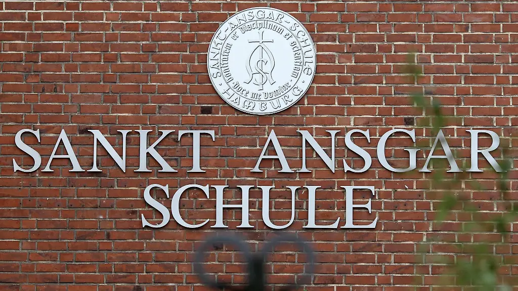 Der-Eingang-zum-katholischen-Gymnasium-Sankt-Ansgar-in-Hamburg