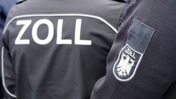 Der Zoll bewacht die Einhaltung der EU-Sanktionen im Bereich der Wareneinfuhr.