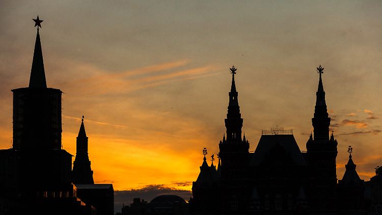 Der Rote Platz in Moskau in der Abenddämmerung.