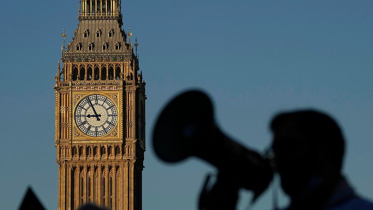 Großbritannien wird derzeit von einer schrillen Debatte heimgesucht.