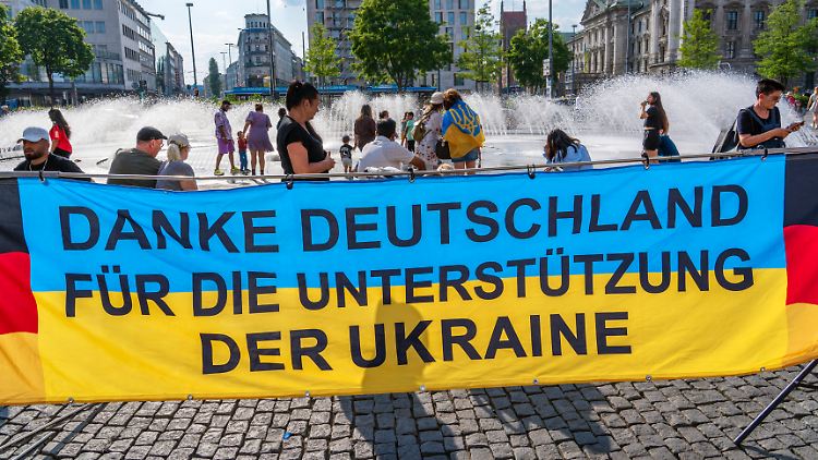 Ukrainische Flüchtlinge müssen in Deutschland oft erst mal sprachliche Hürden bewältigen, bevor sie eine Arbeit finden.