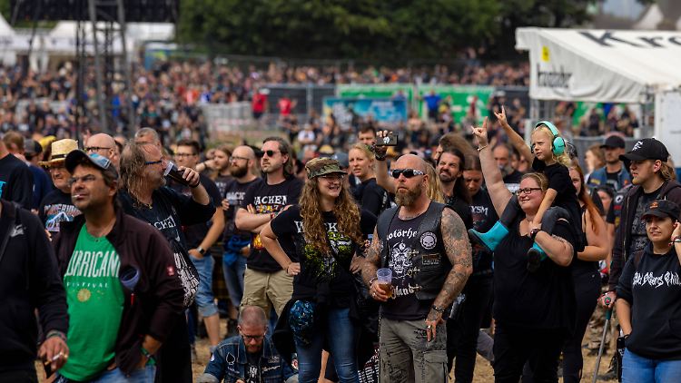 Viele Menschen = viel Müll = viele Möglichkeiten.