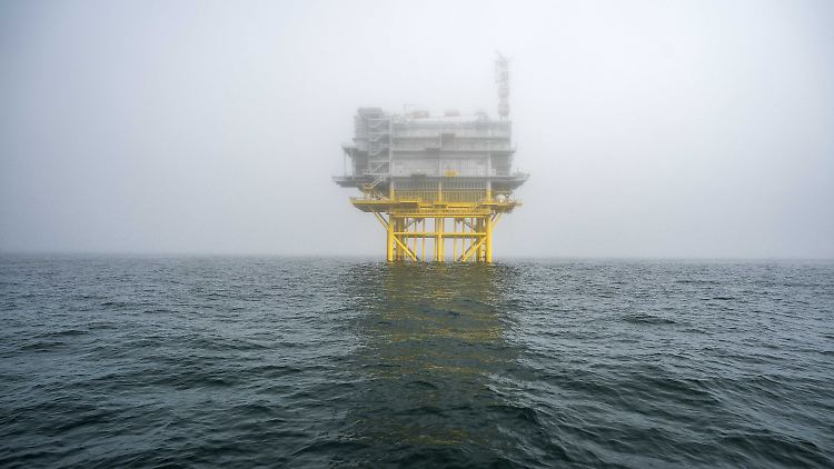 Ein Umspannwerk für Offshore-Windparks in der Nordsee. Damit wird Windenergie von den Windparks zum Festland transportiert.