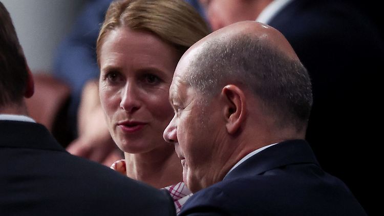 Kanzler Scholz im Gespräch mit der estnischen Ministerpräsidentin Kaja Kallas. Sie hatte vor dem Gipfel für deutlichere Zusagen an die Ukraine geworben.